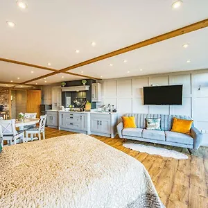 riverview-lodge.cardiffhotelswales.com/