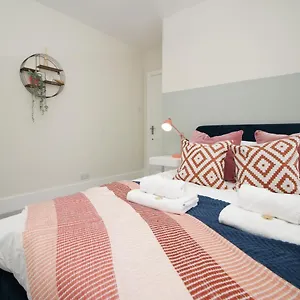 cheltenham-house-by-mgroupsa.cardiffhotelswales.com/